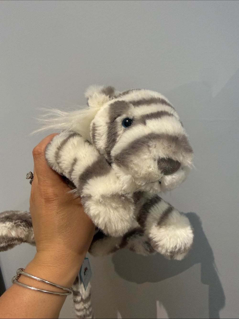 Jellycat Sacha Snow Tiger NWT - Picture 5 of 7
